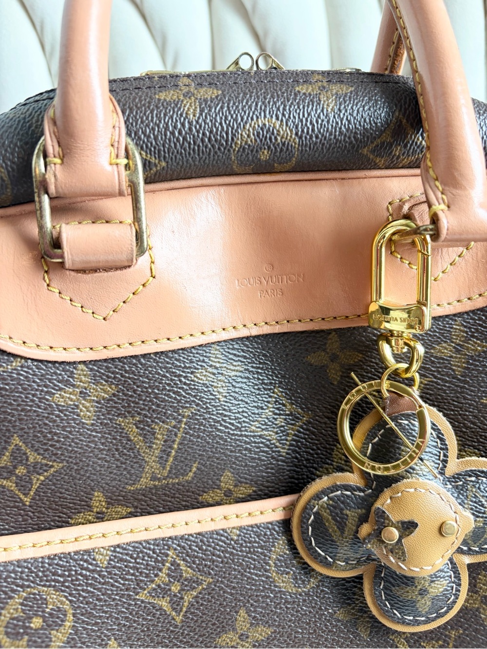 Louis Vuitton Deauville Monogram Bag - Picture 3 of 11